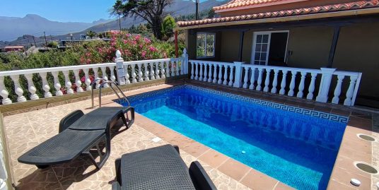 Haus mit Pool in Las Manchas