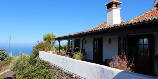 Doppelhaus in Las Manchas mit Grundstück